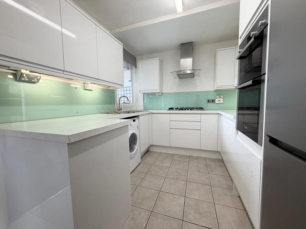 Apartment in Solihull, Ulverley Green - View 5