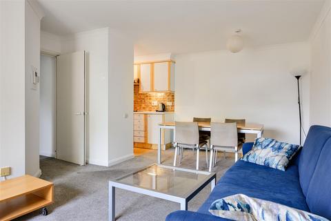 2 bedroom flat for sale, Manhattan Drive, Cambridge