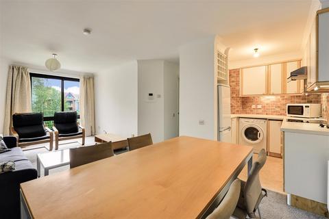 2 bedroom flat for sale, Manhattan Drive, Cambridge
