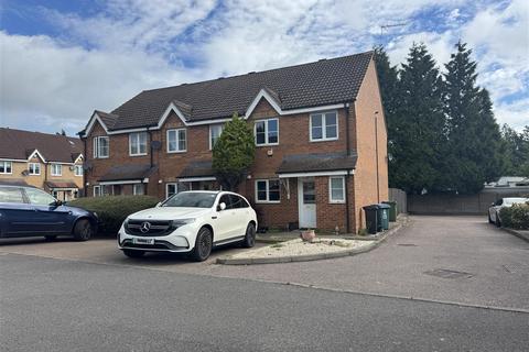3 bed terraced house for rent in Derwent Close, Watford