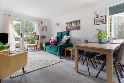 1 bedroom retirement property for sale, Penrith Court, Broadwater Street East