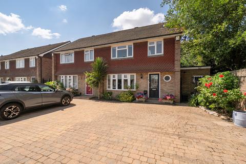 4 bedroom semi-detached house for sale, Hollybrake Close, Chislehurst