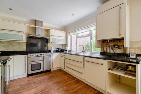 4 bedroom semi-detached house for sale, Hollybrake Close, Chislehurst