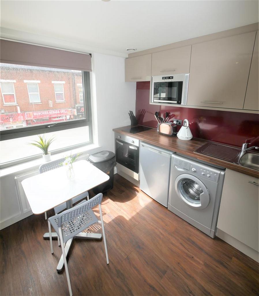 Apartment in Bournemouth, Lansdowne - View 2