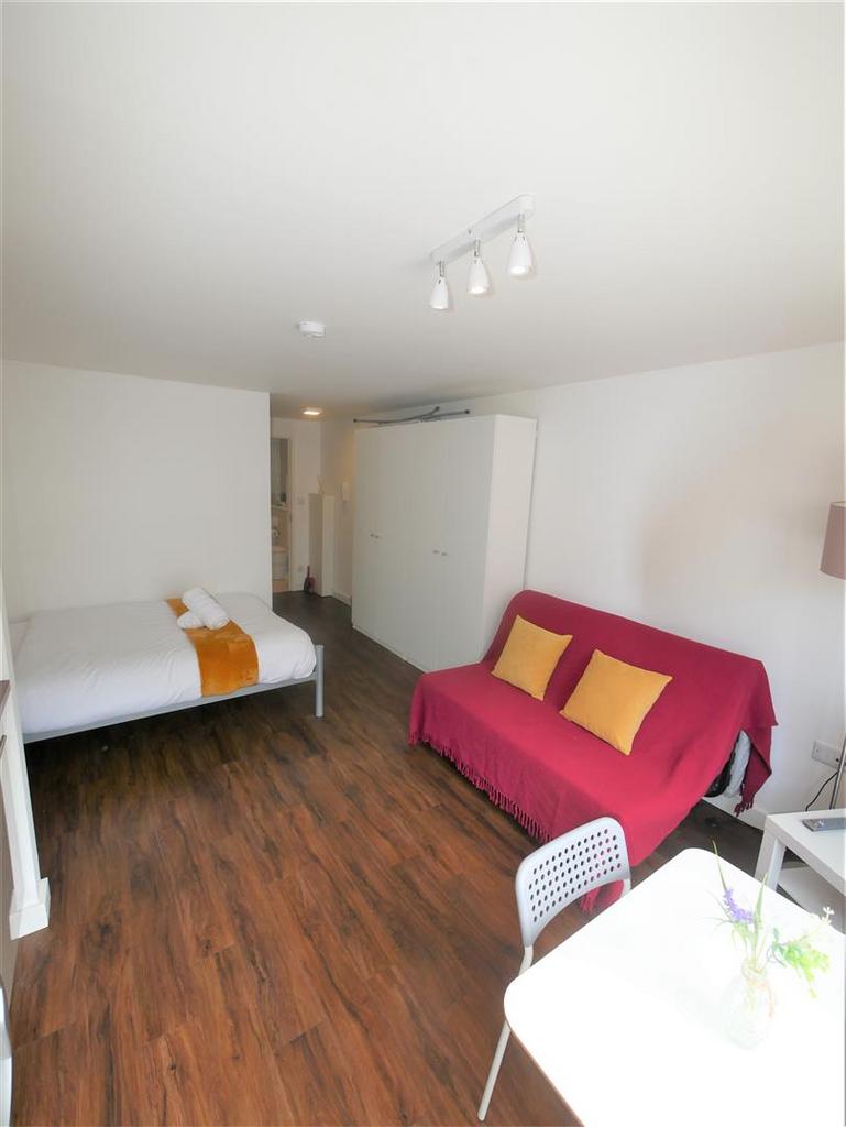 Apartment in Bournemouth, Lansdowne - View 3