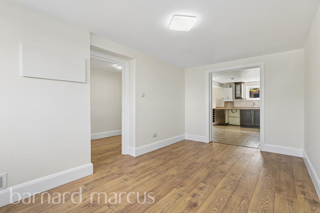 House in BARNET - View 3