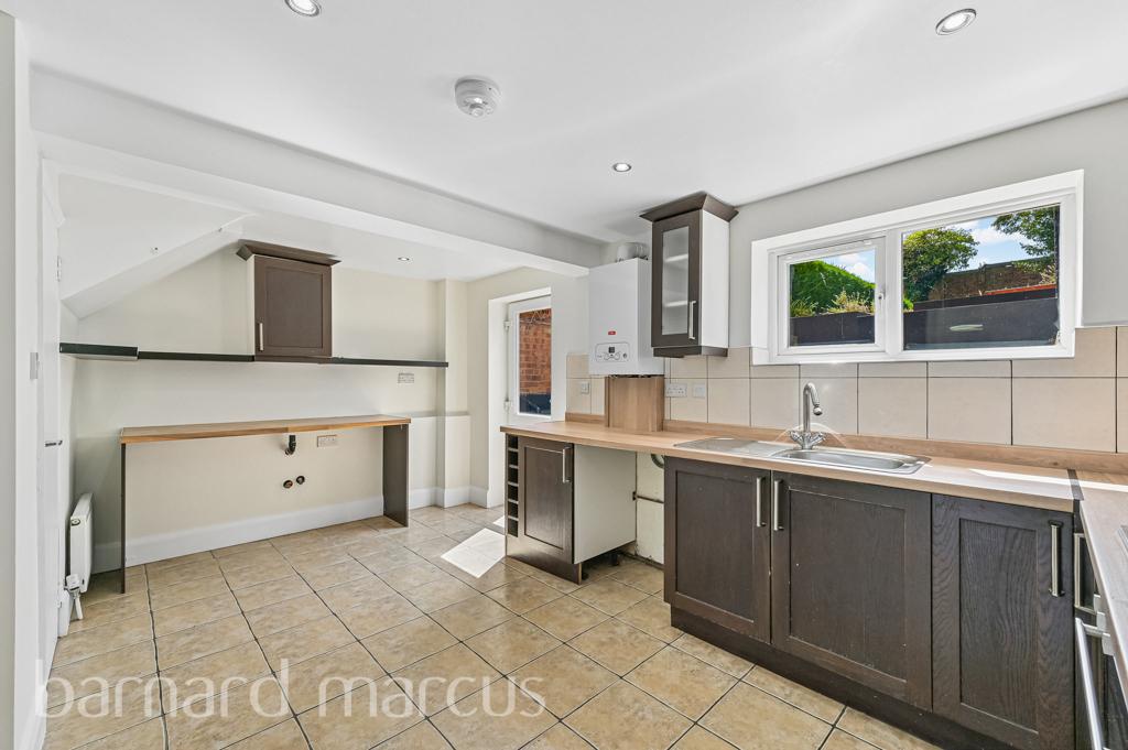 House in BARNET - View 4