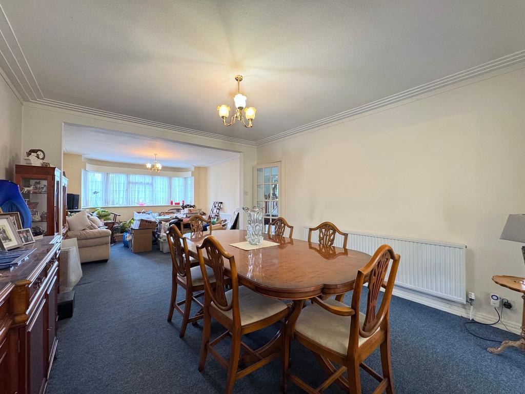 Dining/lounge area