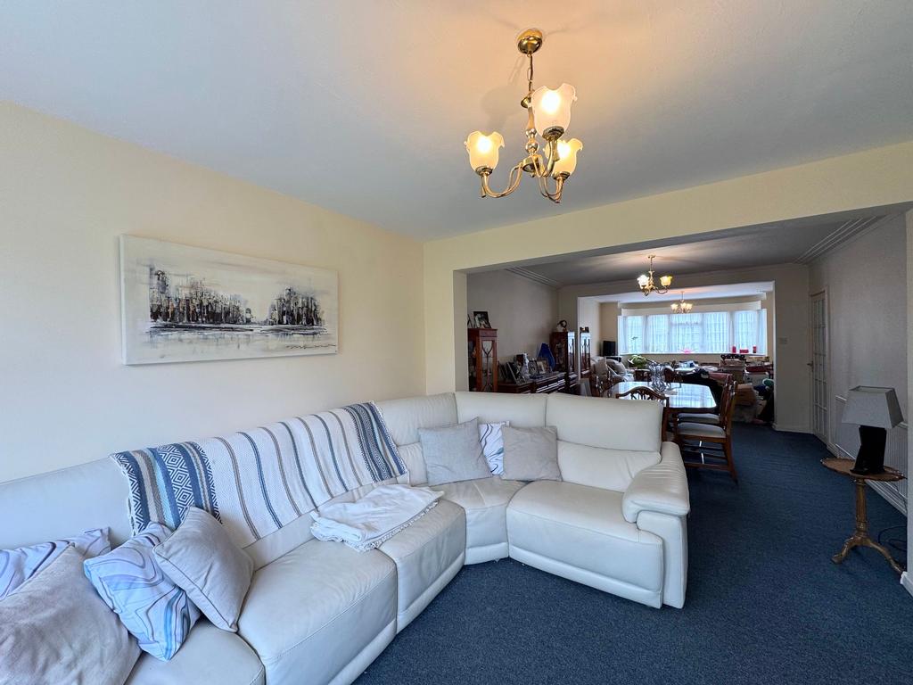 Lounge/dining area