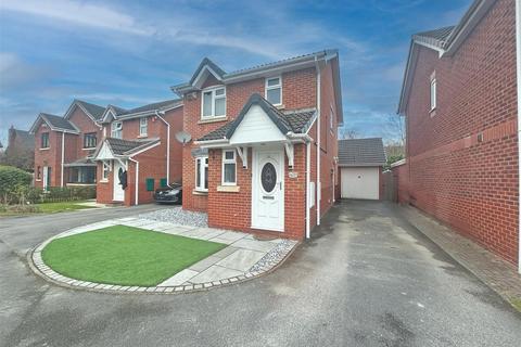 3 bedroom detached house to rent, Priory Avenue, Northwich