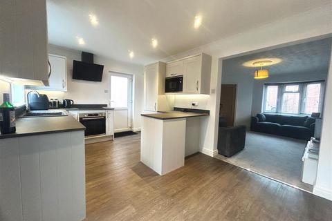 3 bedroom detached house to rent, Priory Avenue, Northwich