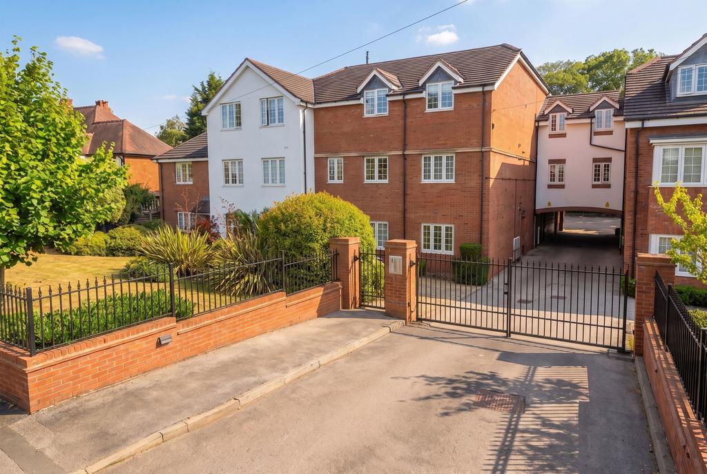 Apartment in Solihull, Ulverley Green