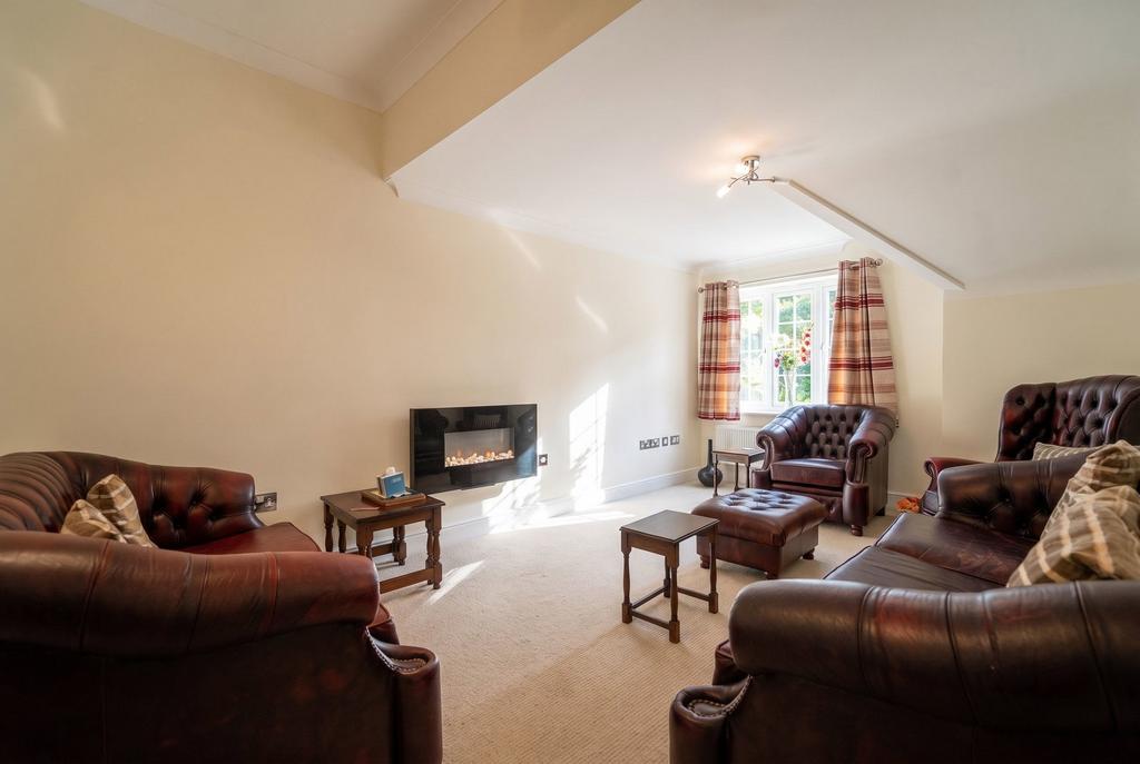 Apartment in Solihull, Ulverley Green - View 2