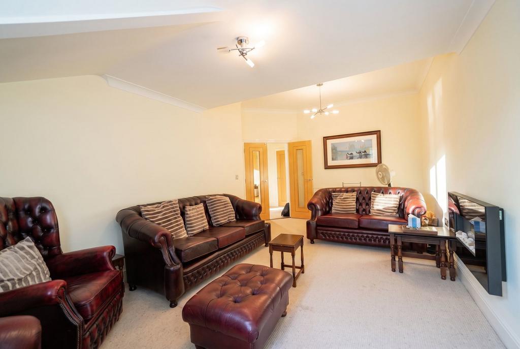 Apartment in Solihull, Ulverley Green - View 3