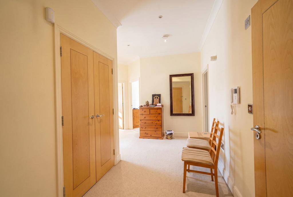 Apartment in Solihull, Ulverley Green - More