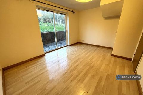 2 bedroom semi-detached house to rent, Magpie Way, Telford, TF4