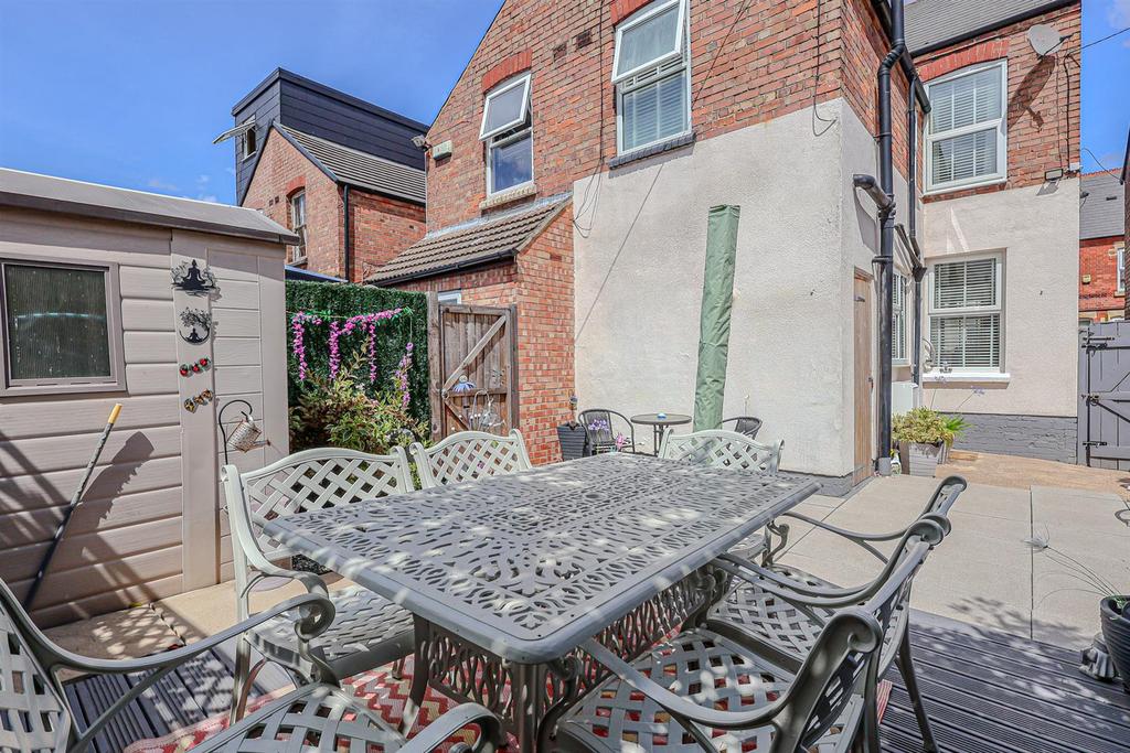 House in Nottingham, Daybrook - More