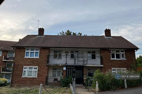 2 bedroom flat to rent, London, London, IG8
