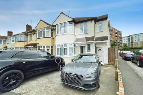 2 bedroom maisonette to rent, Petersfield Avenue, Slough SL2