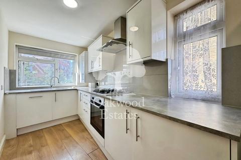 2 bedroom maisonette to rent, Petersfield Avenue, Slough SL2