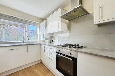 2 bedroom maisonette to rent, Petersfield Avenue, Slough SL2