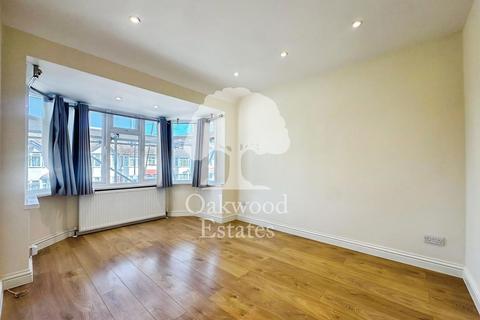 2 bedroom maisonette to rent, Petersfield Avenue, Slough SL2