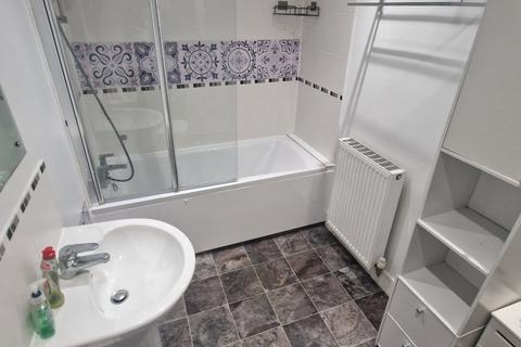 2 bedroom apartment to rent, Griffin Court, Northfleet DA11