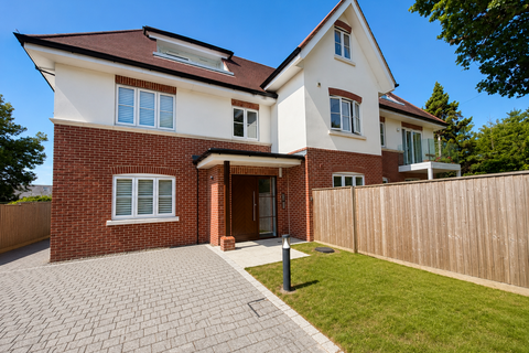 2 bed flat/apartment for rent in Springfield Road, Poole