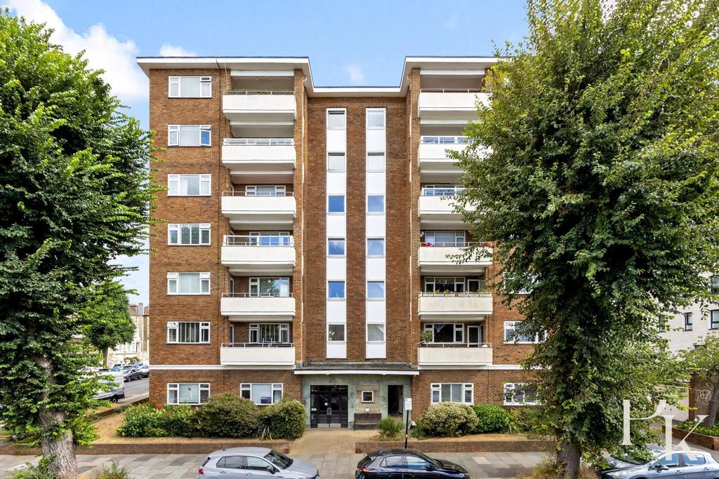 Apartment in Hove, Brunswick - View 2