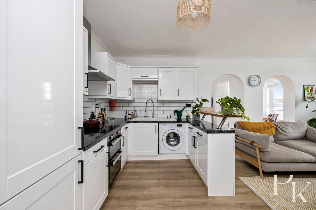 Apartment in Hove, Brunswick - View 4