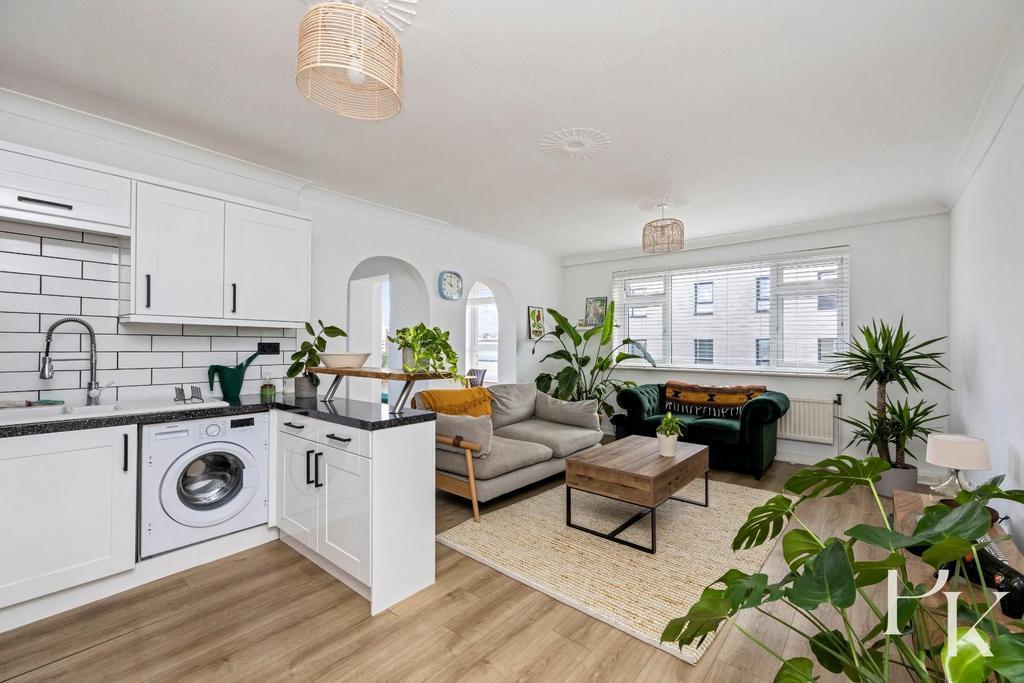 Apartment in Hove, Brunswick - View 3