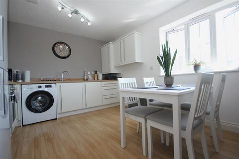 2 bedroom apartment for sale, Lynn Crescent, Titchfield Common