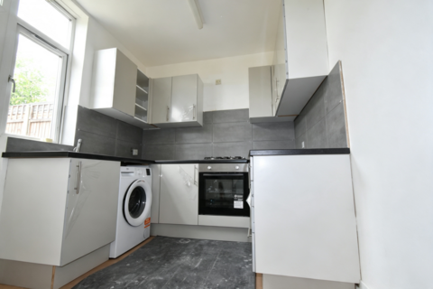 5 bedroom end of terrace house to rent, Barnet, EN5