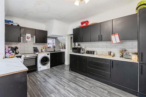 3 bedroom semi-detached house for sale, Whitebridge Avenue, LEEDS