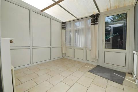 2 bedroom maisonette to rent, Florence Close, Hornchurch, Essex, RM12