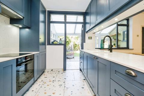 4 bedroom end of terrace house for sale, Netherfield Gardens, Barking, London, IG11