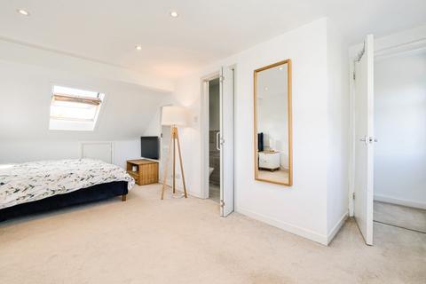 4 bedroom end of terrace house for sale, Netherfield Gardens, Barking, London, IG11