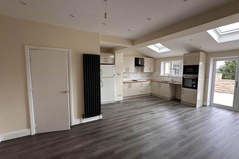 3 bedroom semi-detached house to rent, Bradley Road, Huddersfield, West Yorkshire, HD2