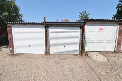 Garage to rent, West View Garden, Esltree