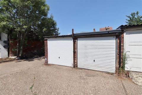 Garage to rent, West View Garden, Esltree