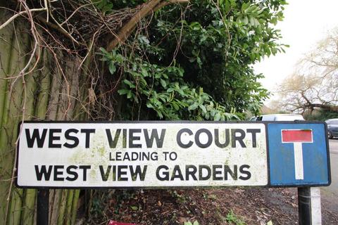 Garage to rent, West View Garden, Esltree