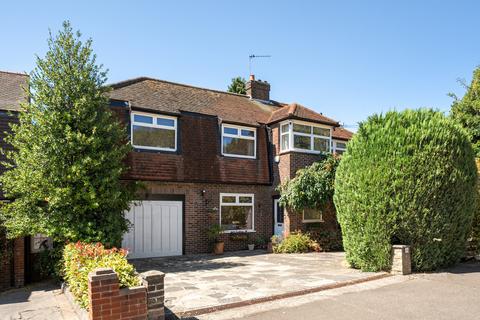 Green Curve, Banstead, SM7