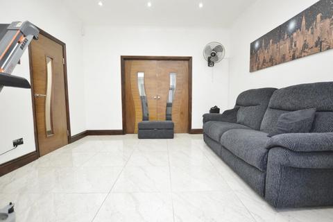 3 bedroom house to rent, Lichfield Road, East Ham, E6