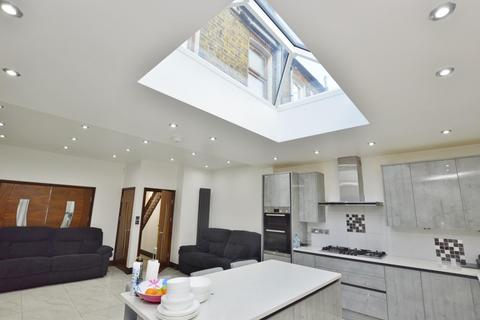3 bedroom house to rent, Lichfield Road, East Ham, E6