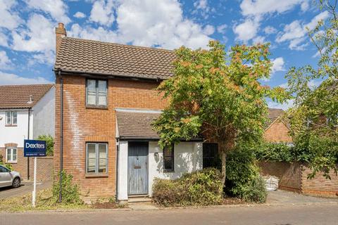 Gladioli Close, Hampton TW12