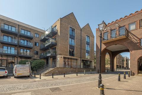 Studio to rent, Swan Street, Isleworth, TW7