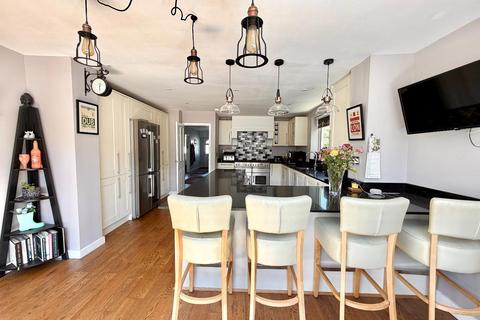 4 bedroom detached house for sale, Bouverie Road, Hardingstone, Northampton NN4