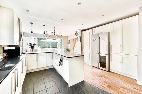 4 bedroom detached house for sale, Bouverie Road, Hardingstone, Northampton NN4