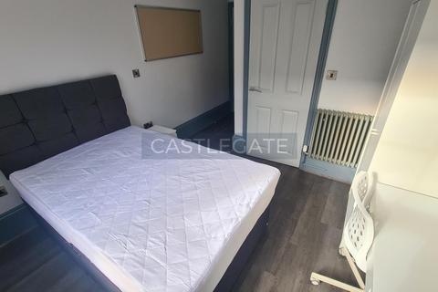 1 bedroom in a flat share to rent, Merchants Hall, St George Square, Huddersfield, HD1