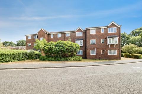 2 bedroom flat for sale, Latimer Drive, Hornchurch, RM12
